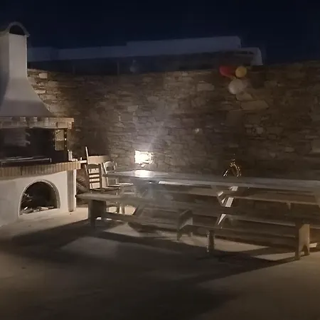 Thea Paros לוגאראס