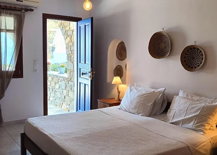 Thea Paros * Logaras